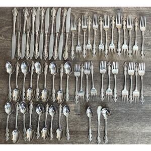 Vtg Oneida Community Brahms Heirloom SS Lg Useable Lot Disc Pattern Hvy Ornate